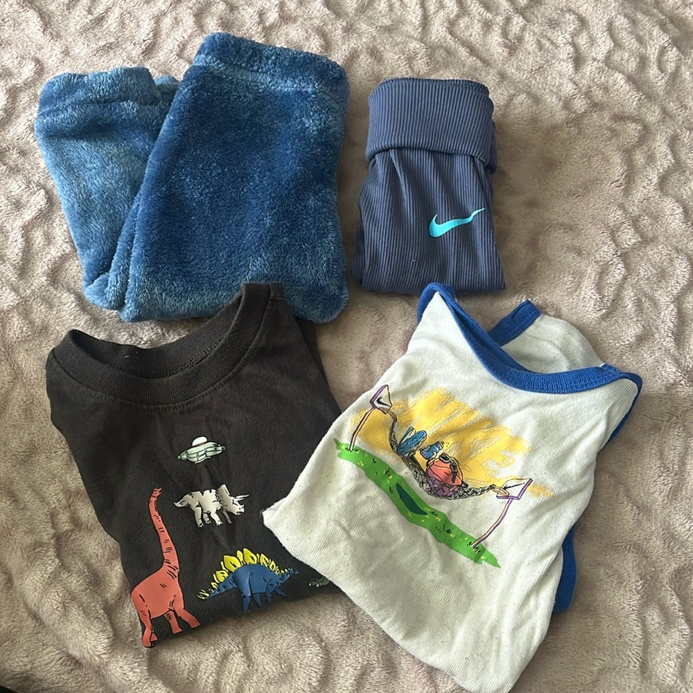 T-shirt and pants bundle